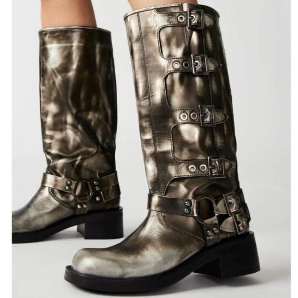 Steve Madden Rocky Silver Distressed Combat Buckle Boots VIRAL Womens 10